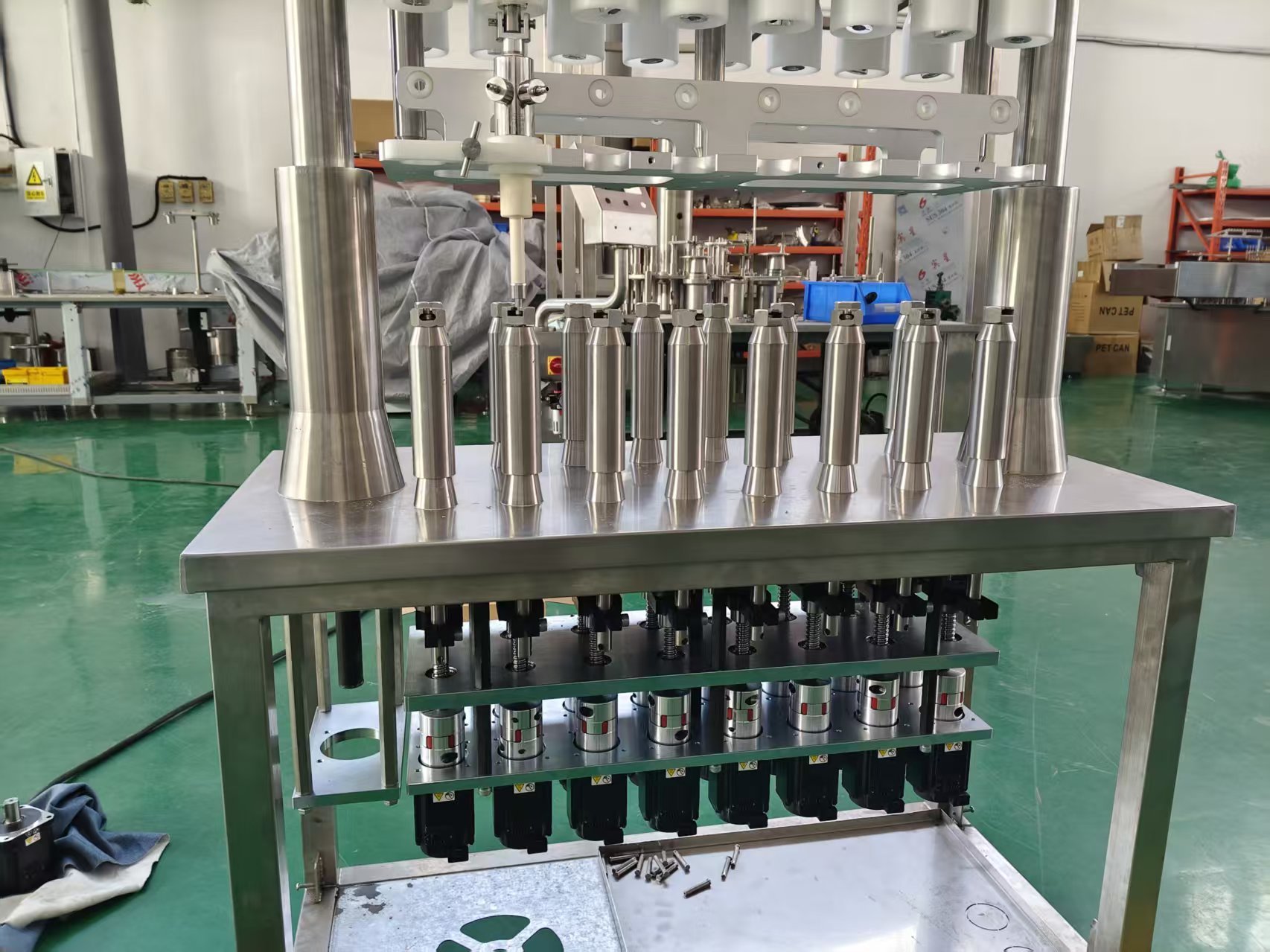 Последние блоги о компании Выбор между сервопоршневыми насосами и перистальтическими насосами для наполнения фармацевтических препаратов